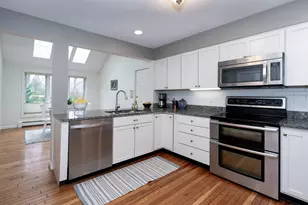 39 Wildwood Dr, Cape Elizabeth, ME 04107 - Photo 13