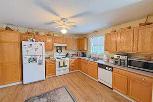 2094 Glenwood Ave, Hermon, ME 04401 - Photo 7