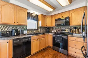 32 Rosewood Cir, Sanford, ME 04083 - Photo 5