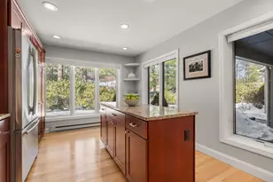 37 Wildwood Dr, Cape Elizabeth, ME 04107 - Photo 9