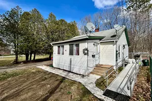 19 Elm St, Dexter, ME 04930 - Photo 13