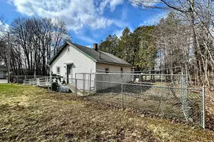 19 Elm St, Dexter, ME 04930 - Photo 11