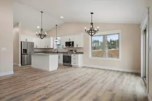 678 Streamside Ave, Hermon, ME 04401 - Photo 9