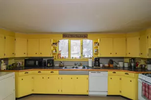 61 Pleasant St, Dexter, ME 04930 - Photo 15