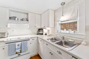 589 York St, York, ME 03909 - Photo 9