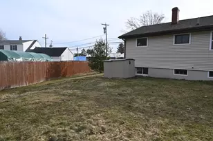 13 Frost Hill Ave, Lisbon, ME 04252 - Photo 5