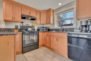 15 Brewster St, Portland, ME 04103 - Photo 3