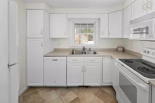 29 Hampton Glen Dr, Kennebunk, ME 04043 - Photo 9