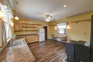 34 Pleasant St, Houlton, ME 04730 - Photo 5