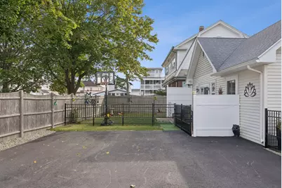111 E Grand Avenue, Old Orchard Beach, ME 04064 - Photo 9