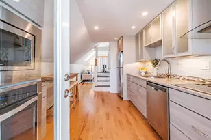 25 Howard St, Portland, ME 04101 - Photo 5