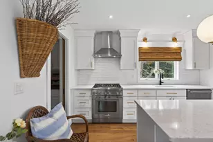 492 W Elm St, Yarmouth, ME 04096 - Photo 9