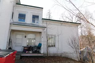 37 Elm St, Skowhegan, ME 04976 - Photo 9