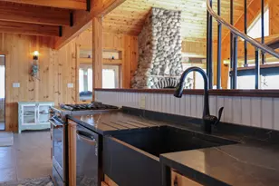 28 City Point Rd, Vinalhaven, ME 04863 - Photo 17