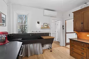 135 Brackett St, Portland, ME 04102 - Photo 9