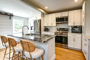 32 Longfellow Dr, Cape Elizabeth, ME 04107 - Photo 1