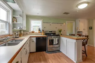 90 Pearl St, Camden, ME 04843 - Photo 3