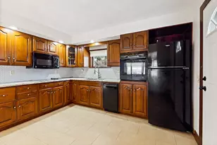 7 Collette St, Waterville, ME 04901 - Photo 9