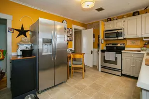 140 Maple Ave, Farmington, ME 04938 - Photo 11