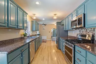 18 Glenview Rd, Freeport, ME 04032 - Photo 3