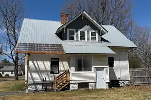 21 Bowdoin St, Houlton, ME 04730 - Photo 3