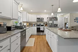690 Auburn St, Portland, ME 04103 - Photo 9