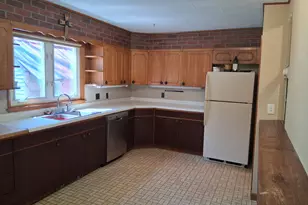 431 Raymond St, Rumford, ME 04276 - Photo 5