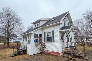33 Lakeview St, Lincoln, ME 04457 - Photo 1