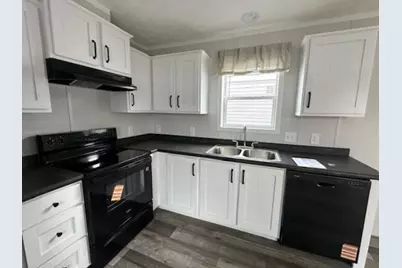 19 Bartlett Street, Fairfield, ME 04937 - Photo 9