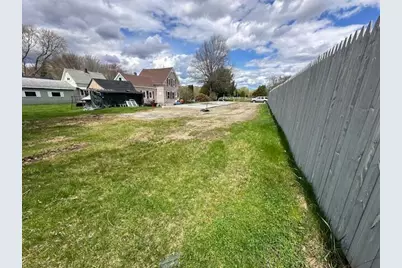 19 Bartlett Street, Fairfield, ME 04937 - Photo 5