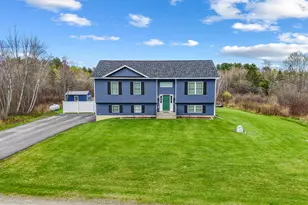 43 Boxwood Ln, Hermon, ME 04401 - Photo 3