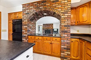 22 Court St, Winslow, ME 04901 - Photo 9