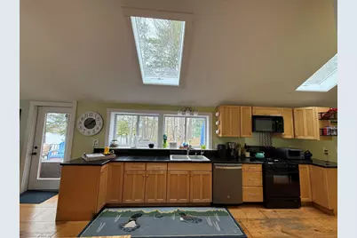 71 Mackenzie Avenue, Lincoln, ME 04457 - Photo 11