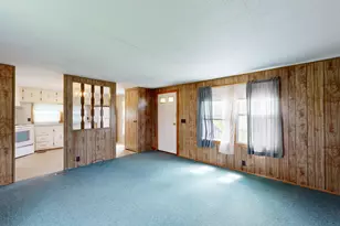 28 North St, Mechanic Falls, ME 04256 - Photo 11