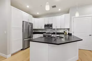 22 Hancock St, Portland, ME 04101 - Photo 9