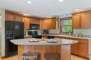 37 Shelby Ln, South Portland, ME 04106 - Photo 9