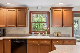 37 Shelby Ln, South Portland, ME 04106 - Photo 11