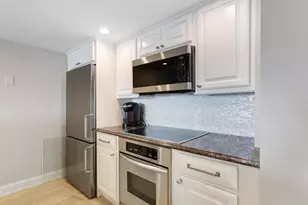 31 E Grand Ave, Old Orchard Beach, ME 04064 - Photo 5
