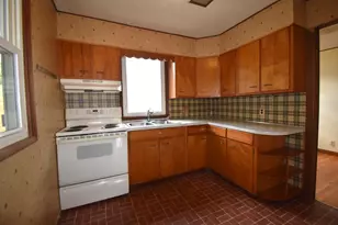250 Stinson St, Pittsfield, ME 04967 - Photo 3