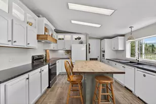5 10 11 Country Ln, Kingfield, ME 04947 - Photo 17