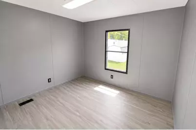 25 Village Drive, Lewiston, ME 04250 - Photo 9