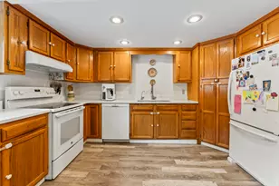10 Summer St, Hallowell, ME 04347 - Photo 11