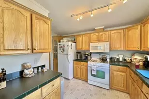 8 Windsor Dr, Alfred, ME 04002 - Photo 5