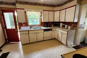 28 Eastland Ave, Millinocket, ME 04462 - Photo 5