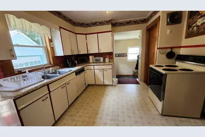 28 Eastland Avenue, Millinocket, ME 04462 - Photo 5