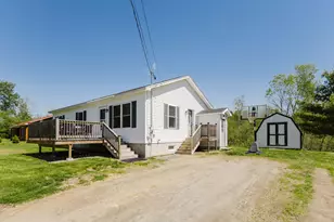135 Meadow Ln, Farmington, ME 04938 - Photo 5