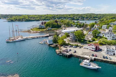 101 Commercial Street, Boothbay Harbor, ME 04538 - Photo 1