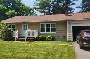 10 Pine St, Farmingdale, ME 04344 - Photo 1