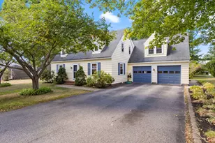 14 Elizabeth St, Gorham, ME 04038 - Photo 1