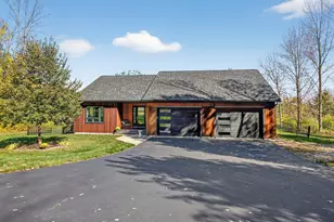 27 Hillside Ave, Falmouth, ME 04105 - Photo 1